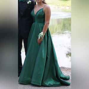 Beautiful green Sherri Hill dress! Worn once for prom in mint condition!